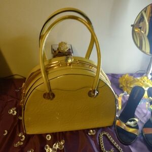 Elegant Cream Handbag